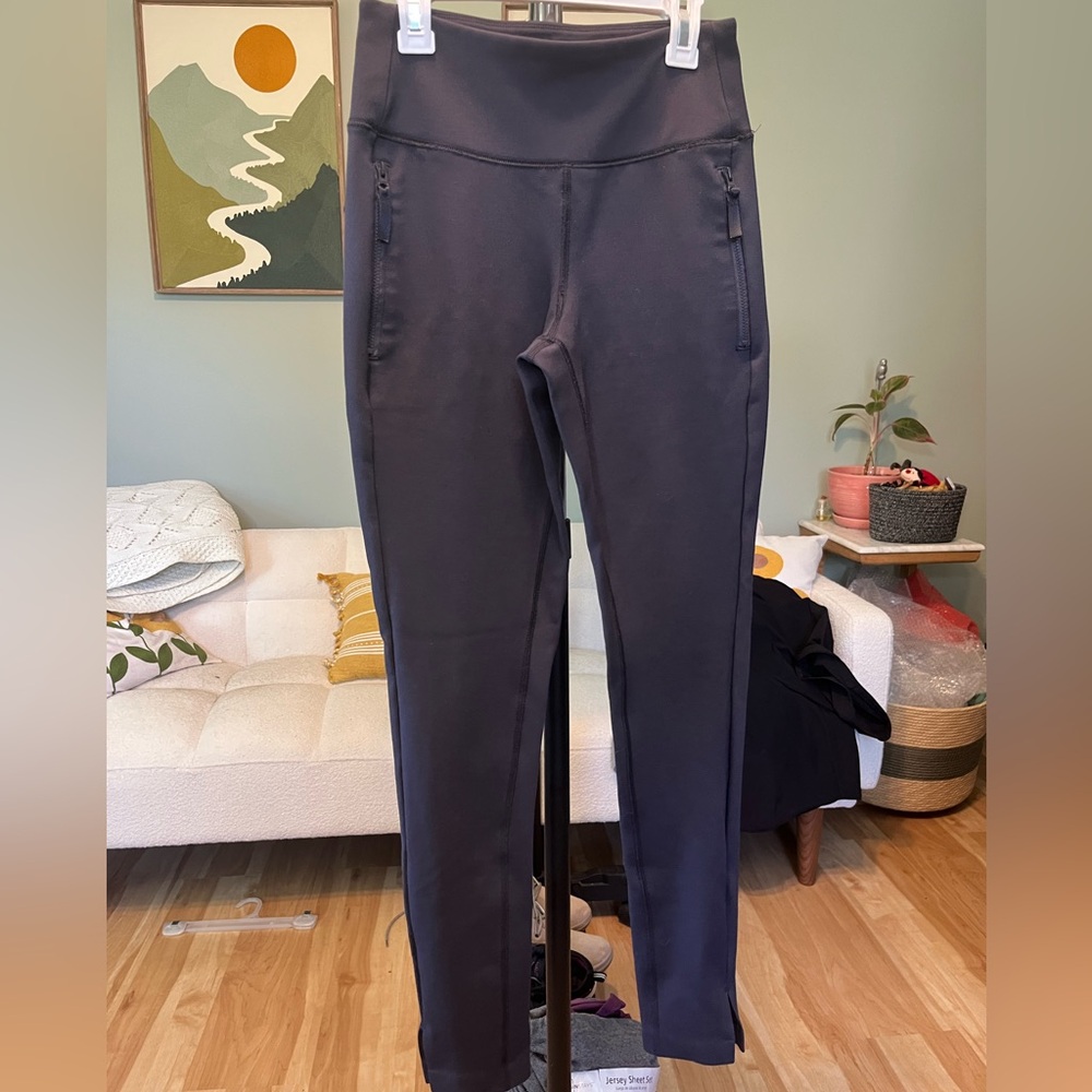 High-Rise black Leggings with Zip Pockets